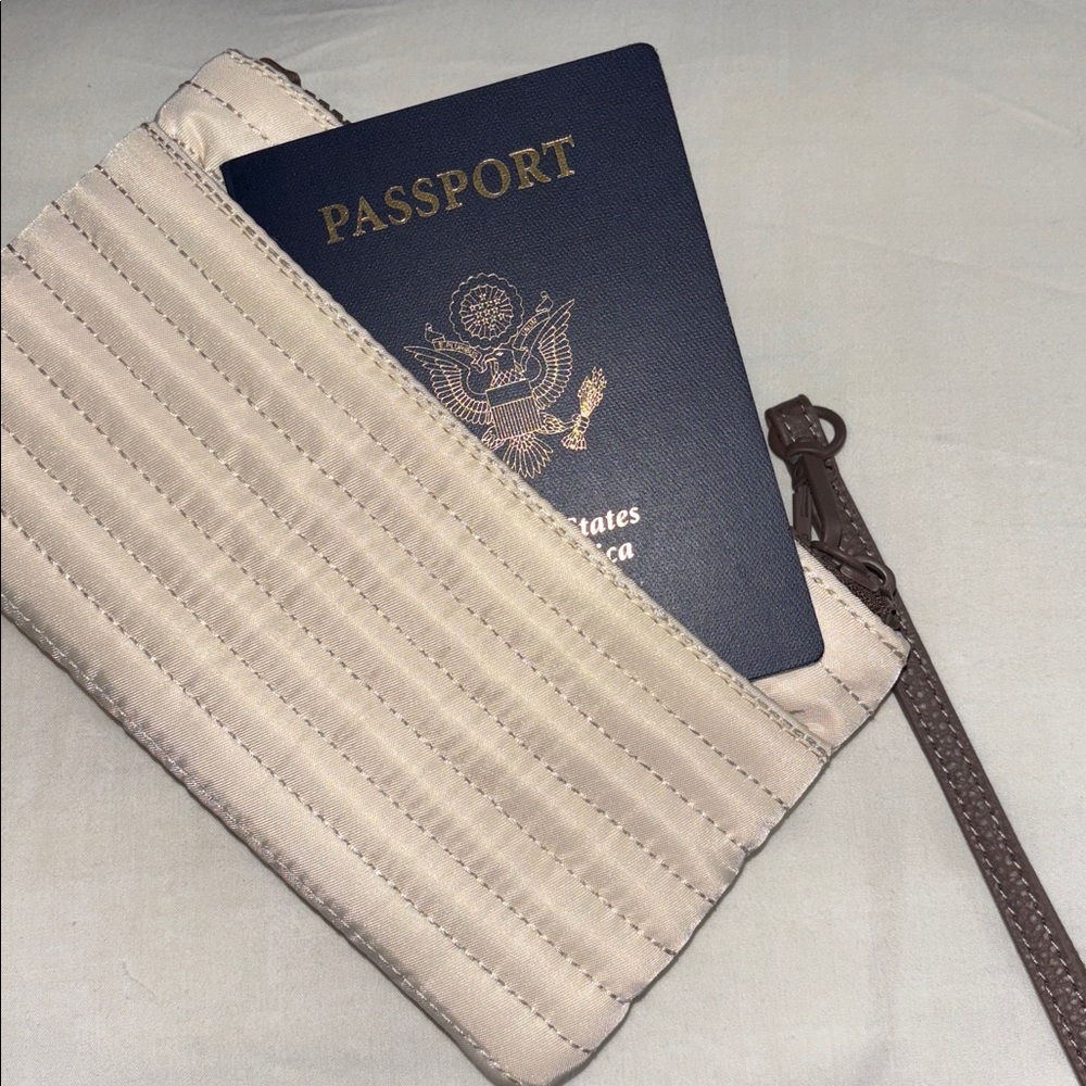 Samantha Brown ToGo Quilted RFID Travel Wallet - Taupe Colorblock - Picture 2 of 7